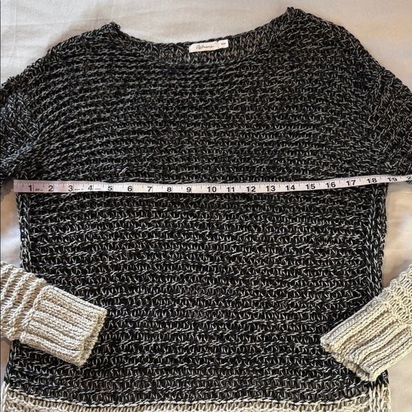 Reitmans Sweater Black Cream Knit Crochet Holes Women’s Size M - Picture 4 of 12
